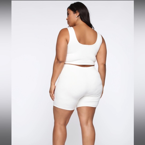 Fashion Nova Women’s classic mini Biker Shorts White - Picture 3 of 9